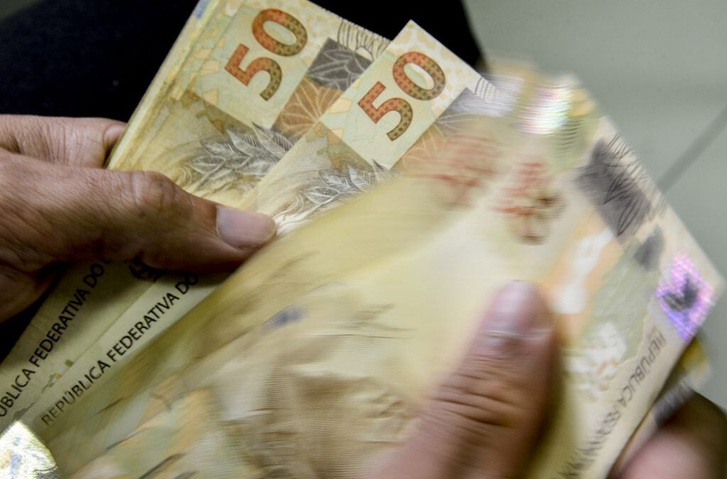 Receita Federal abre consulta ao primeiro lote de restituição do Imposto de Renda com valor recorde