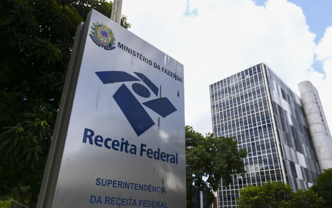 Receita paga nesta terça maior lote de restituição do IR da história